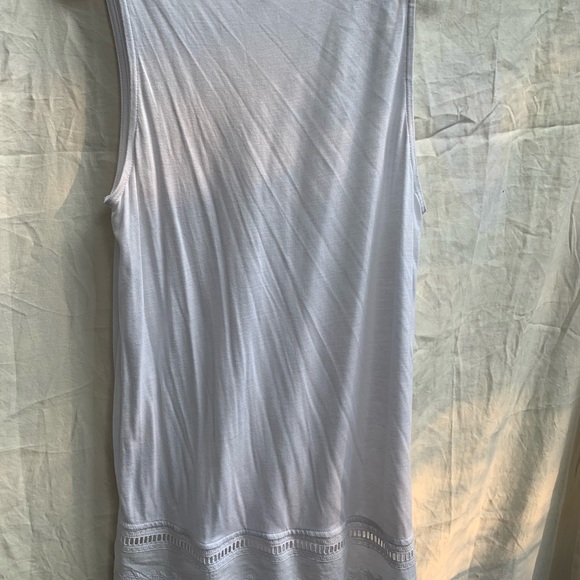 Soya Concepts white sleeveless Modal t-shirt with detailed bottom - Size M - Picture 3 of 10